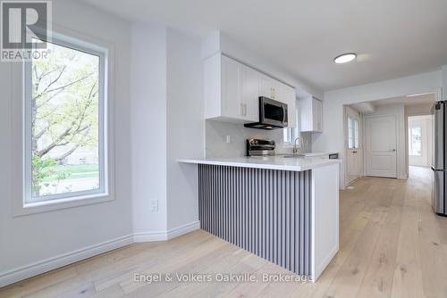 3933 Coachman Circle, Mississauga (Churchill Meadows), ON - Indoor Photo Showing Kitchen
