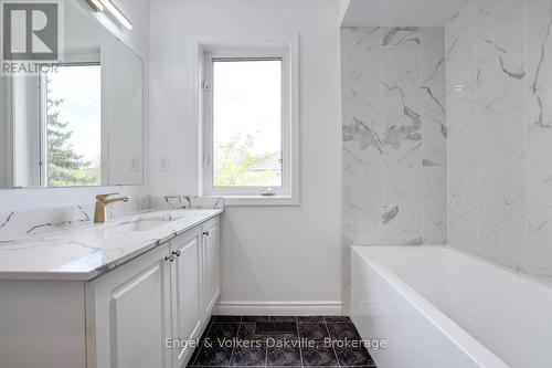 3933 Coachman Circle, Mississauga (Churchill Meadows), ON - Indoor Photo Showing Bathroom