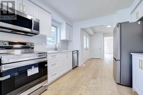 3933 Coachman Circle, Mississauga (Churchill Meadows), ON - Indoor Photo Showing Kitchen