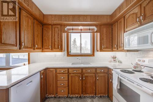 739 Pavey Street, Woodstock (Woodstock - South), ON - Indoor Photo Showing Kitchen