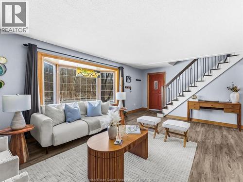 1875 Lansing, Windsor, ON - Indoor Photo Showing Living Room