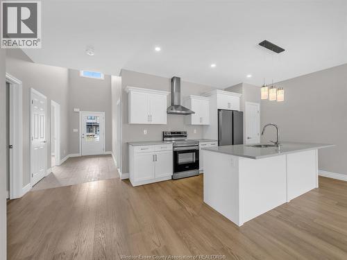 602 Hacket Road, Amherstburg, ON - Indoor Photo Showing Kitchen With Upgraded Kitchen