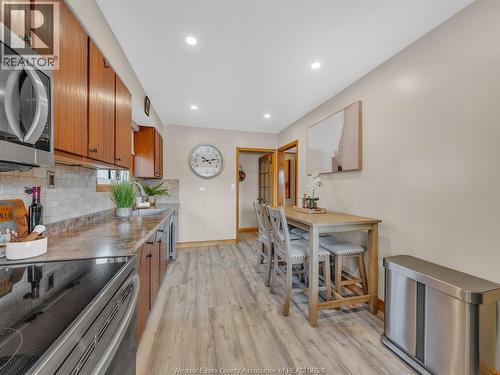 2052 Balfour Boulevard, Windsor, ON - Indoor Photo Showing Kitchen
