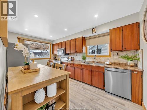 2052 Balfour Boulevard, Windsor, ON - Indoor Photo Showing Kitchen