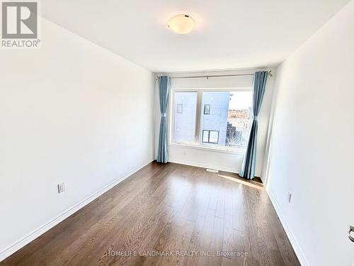 5 - 92 Huguenot Road, Oakville, ON - Indoor Photo Showing Other Room