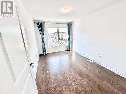 5 - 92 Huguenot Road, Oakville, ON - Indoor Photo Showing Other Room