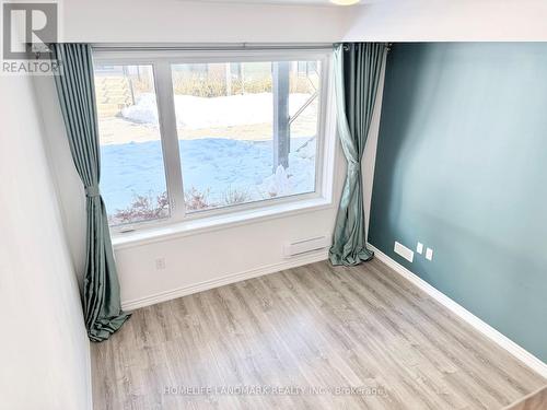 5 - 92 Huguenot Road, Oakville, ON - Indoor Photo Showing Other Room