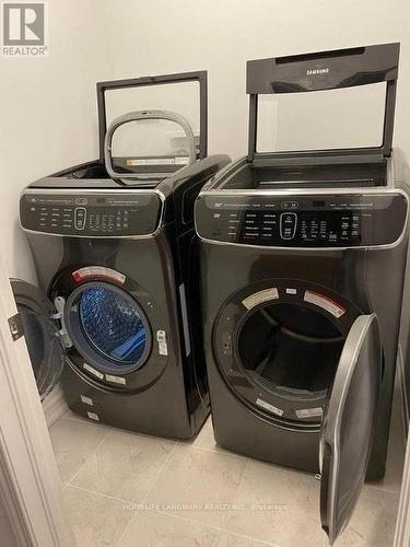 5 - 92 Huguenot Road, Oakville, ON - Indoor Photo Showing Laundry Room