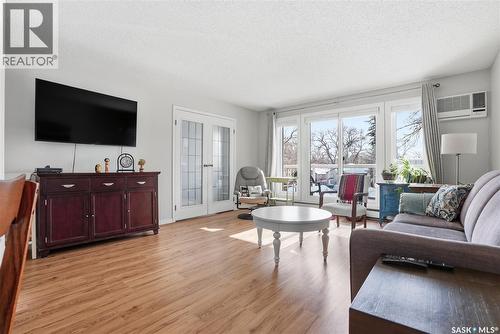 202 921 Main Street E, Saskatoon, SK - Indoor Photo Showing Living Room