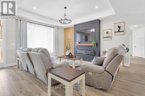 3650 Hwy 59 Highway, Norfolk, ON - Indoor Photo Showing Living Room With Fireplace