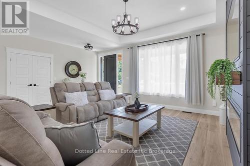 3650 Hwy 59 Highway, Norfolk, ON - Indoor Photo Showing Living Room