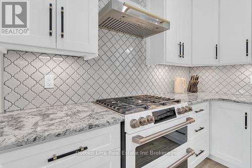 3650 Hwy 59 Highway, Norfolk, ON - Indoor Photo Showing Kitchen With Upgraded Kitchen