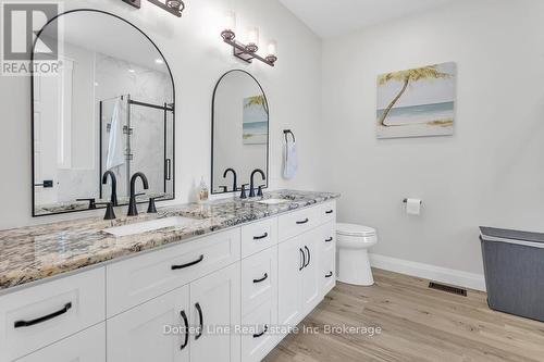 3650 Hwy 59 Highway, Norfolk, ON - Indoor Photo Showing Bathroom