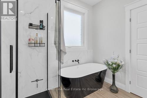 3650 Hwy 59 Highway, Norfolk, ON - Indoor Photo Showing Bathroom