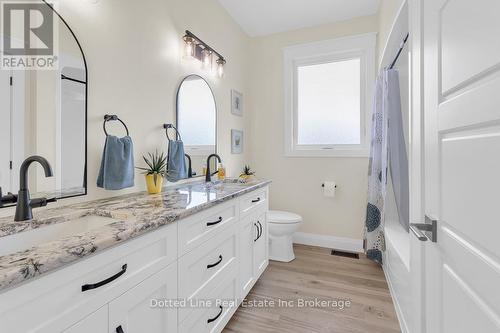3650 Hwy 59 Highway, Norfolk, ON - Indoor Photo Showing Bathroom