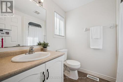6 - 361 Arkell Road, Guelph (Pineridge/Westminster Woods), ON - Indoor Photo Showing Bathroom