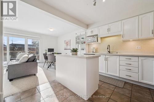 6 - 361 Arkell Road, Guelph (Pineridge/Westminster Woods), ON - Indoor Photo Showing Kitchen With Upgraded Kitchen