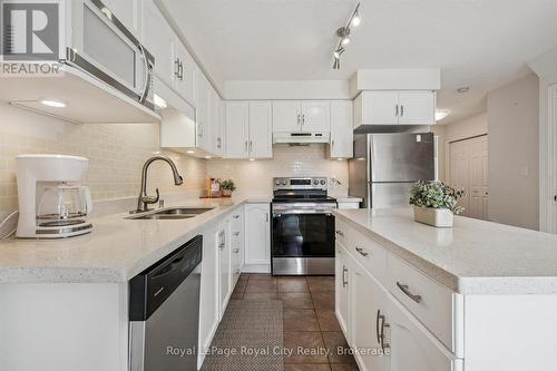 6 - 361 Arkell Road, Guelph (Pineridge/Westminster Woods), ON - Indoor Photo Showing Kitchen With Double Sink With Upgraded Kitchen
