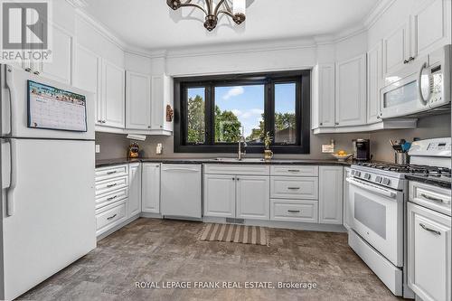 69 Peel Street, Kawartha Lakes (Lindsay), ON - Indoor Photo Showing Kitchen