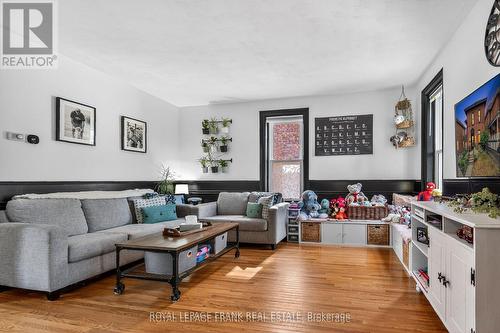 69 Peel Street, Kawartha Lakes (Lindsay), ON - Indoor Photo Showing Living Room