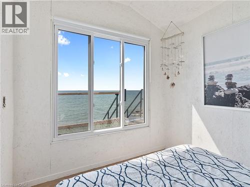 2712 North Shore Drive, Lowbanks, ON - Indoor Photo Showing Bedroom