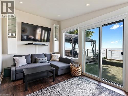 2712 North Shore Drive, Lowbanks, ON - Indoor Photo Showing Living Room