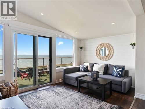 2712 North Shore Drive, Lowbanks, ON - Indoor Photo Showing Living Room