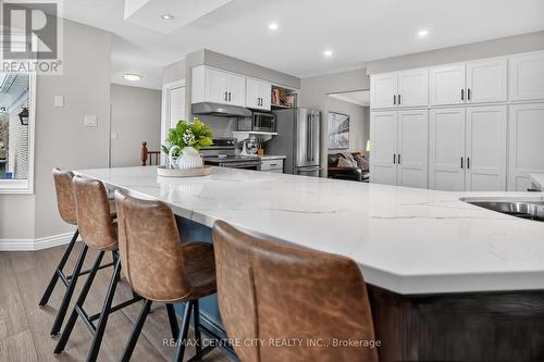 92 Mill Street, Middlesex Centre (Ilderton), ON - Indoor Photo Showing Kitchen With Upgraded Kitchen