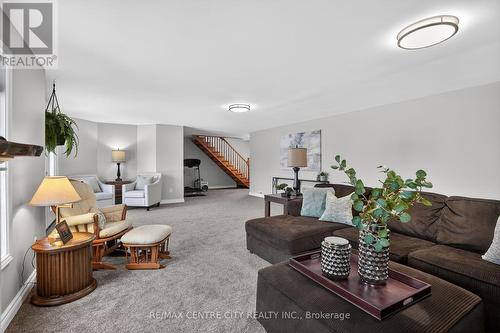 92 Mill Street, Middlesex Centre (Ilderton), ON - Indoor Photo Showing Living Room