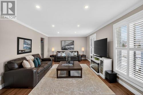 92 Mill Street, Middlesex Centre (Ilderton), ON - Indoor Photo Showing Living Room
