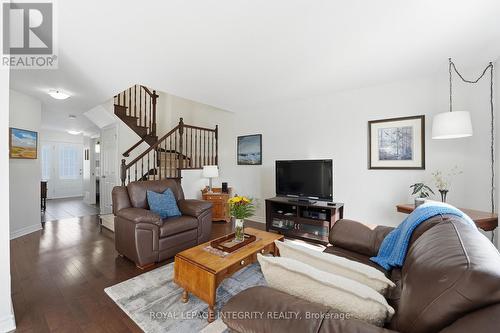 317 Mercury Street, Clarence-Rockland, ON - Indoor Photo Showing Living Room