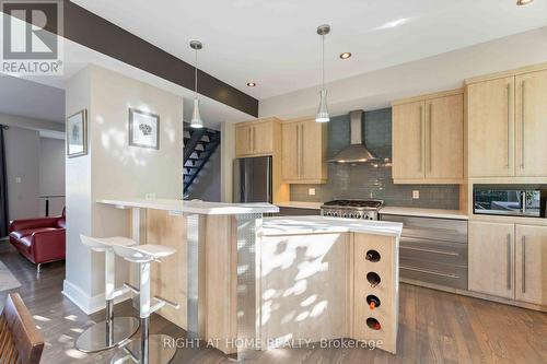 110 Little London Private, Ottawa, ON - Indoor Photo Showing Kitchen