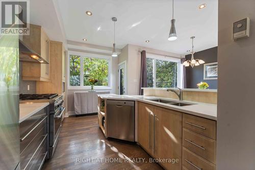 110 Little London Private, Ottawa, ON - Indoor Photo Showing Kitchen With Double Sink With Upgraded Kitchen