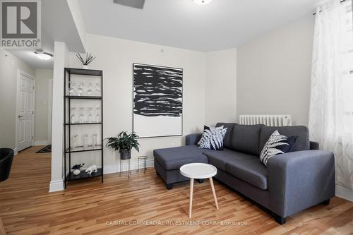 60 Cobourg Street, Ottawa, ON - Indoor Photo Showing Living Room