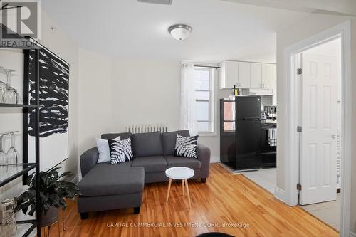 60 Cobourg Street, Ottawa, ON - Indoor Photo Showing Living Room