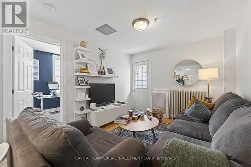 60 Cobourg Street, Ottawa, ON - Indoor Photo Showing Living Room