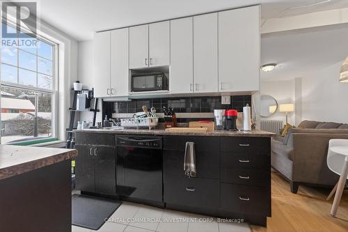 60 Cobourg Street, Ottawa, ON - Indoor Photo Showing Kitchen