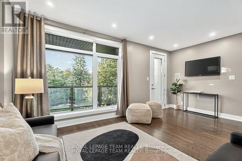 16 First Avenue, Ottawa, ON - Indoor