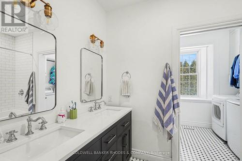 Combo 2nd floor laundry & full 5 piece bathroom - 3489 Galetta Side Road, Ottawa, ON 