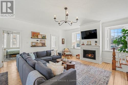 Living room with propane gas fireplace - 3489 Galetta Side Road, Ottawa, ON 