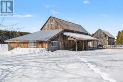Renovated barn w/3 horse stalls & tack room - 