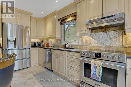 6255 Fortune Drive, Ottawa, ON - Indoor Photo Showing Kitchen With Stainless Steel Kitchen With Upgraded Kitchen