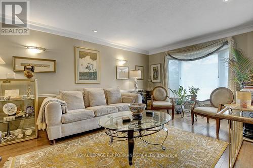 6255 Fortune Drive, Ottawa, ON - Indoor Photo Showing Living Room