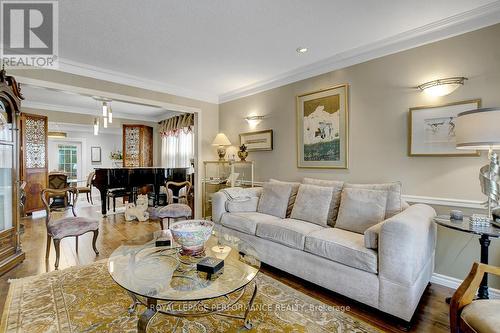6255 Fortune Drive, Ottawa, ON - Indoor Photo Showing Living Room