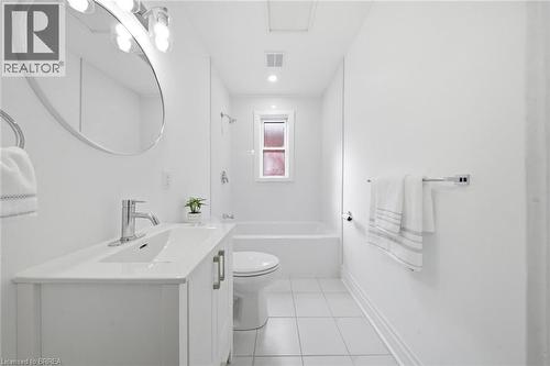 13 Salisbury Avenue, Brantford, ON - Indoor Photo Showing Bathroom
