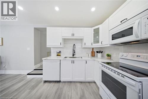 13 Salisbury Avenue, Brantford, ON - Indoor Photo Showing Kitchen
