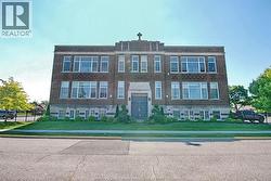 647 Irvine Unit# 301  Windsor, ON N8X 2J4