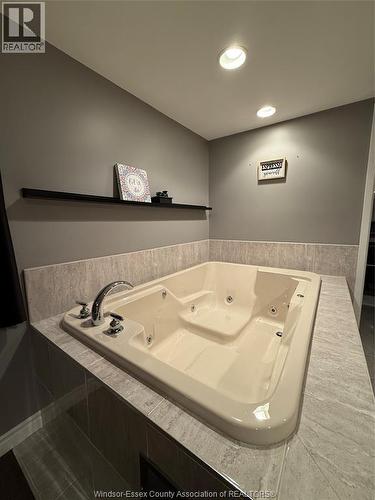 647 Irvine Unit# 301, Windsor, ON - Indoor Photo Showing Bathroom