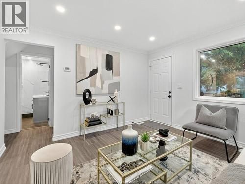 1815 Westminster Boulevard, Windsor, ON - Indoor Photo Showing Living Room