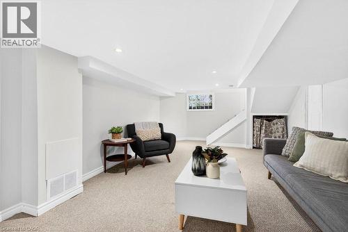 494 Martha Street, Burlington, ON - Indoor